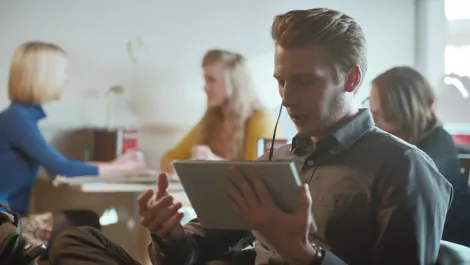 Nokia follows Microsoft's lead… bashes Apple's iPad